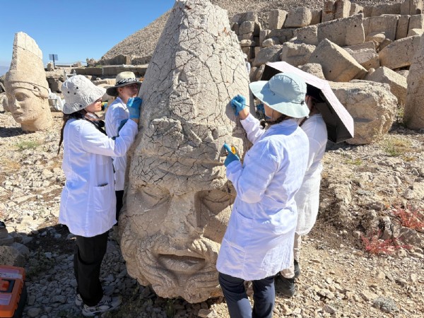 NEMRUT’UN DEV HEYKELLERİNE 5 YILLIK KORUMA KALKANI